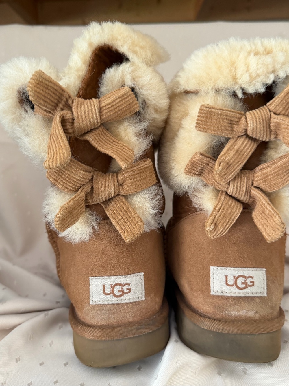 UGG size 10 woman’s Chestnut Suede Bow-Back Shearling Boot - Picture 7 of 9
